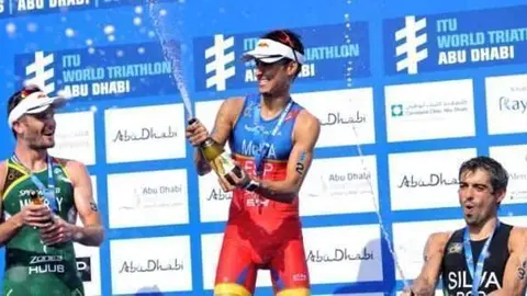 El español Mario Mola campeón en Abu Dhabi en la edición de 2016.