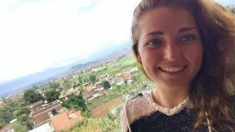 Asa Hutchinson fue condenada por asalto luego de que estallara una pelea en un restaurante de Dubai.