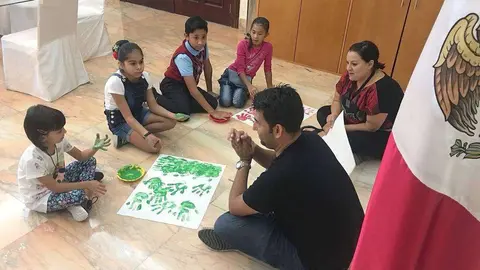 Taller de Símbolos Patrios en la Embajada de México en Abu Dhabi. (Cedida)