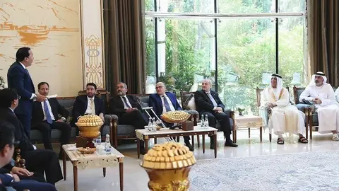Los representantes del GRULAC, durante el encuentro con el jeque de Ras Al Khaimah. (WAM)
