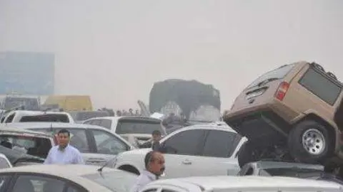 Un aparatoso accidente de tráfico en Abu Dhabi.