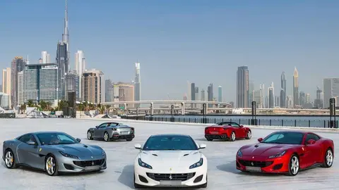 Vehículos marca Ferrari Portofino en Dubai.