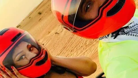 Nicki Minaj y Lewis Hamilton han alimentado los rumores de romance posando juntos en un viaje en quad por Dubai.