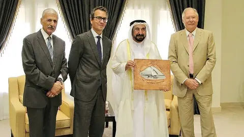 De izquierda a derecha, el doctor Sabah Abboud, Antonio Álvarez, el jeque Al Qasimi y Arturo Morales. (Richard Ramos / EL CORREO)