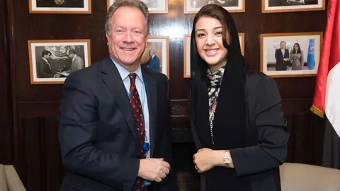  La ministra de Estado para la Cooperación Internacional de Emiratos Árabes Unidos y Vinicio Cerezo, secretario general de Sica.