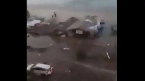 Una captura de Twitter del tsunami en las islas Célebes.