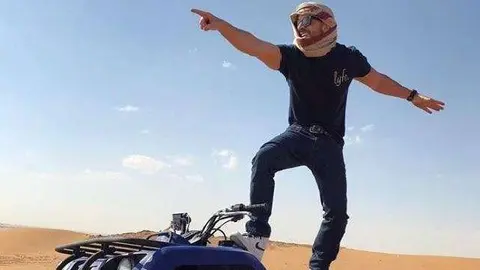 El cantante portorriqueño subió esta foto del desierto de Dubai a Instagram.