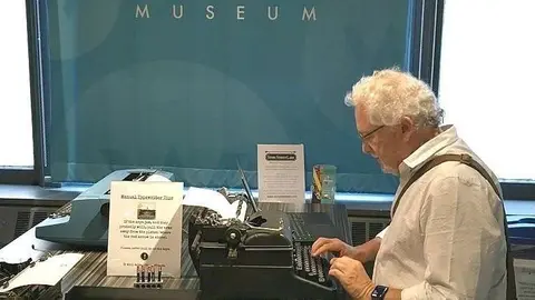 Héctor Abad, en el Museo de la Escritura de Chicago. (Patricia Mogollón)