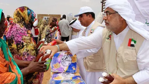 La Fundación Khalifa y la Media Luna Roja de Emiratos Árabes han lanzado campañas de ayuda para las personas afectadas por las inundaciones en Sudán. (WAM)