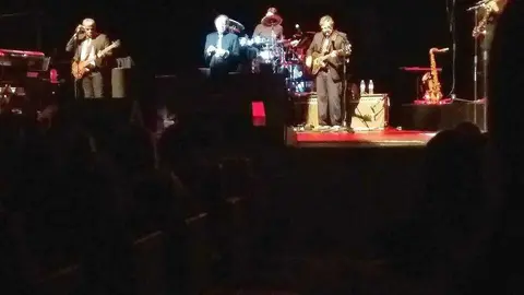 Julio Iglesias, durante su actuación en Dubai Opera. (EL CORREO)