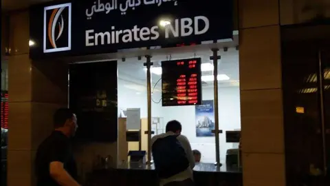 Una sucursal del Banco de Dubai Emirates NBD en El Cairo.