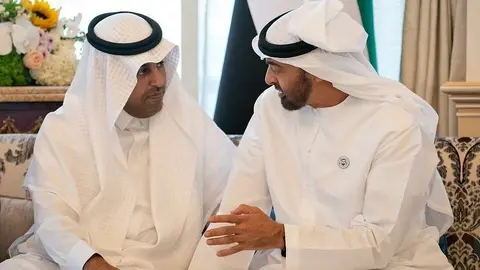  Encuentro en Abu Dhabi entre el jeque Mohamed bin Zayed Al Nahyan y el presidente del Parlamento Árabe, Meshaal Bin Fahm Al -Salami. (WAM)