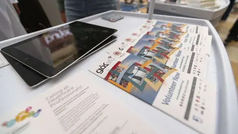 Información sobre el programa de voluntariado en un evento de captación de Special Olympics World Games Abu Dhabi.