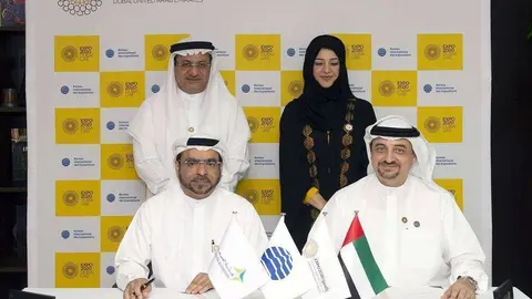 Firma del memorando entre la Autoridad de Salud de Dubai y la organización de Dubai Expo 2020. (@DHA_Twitter)