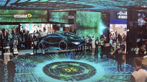 Presentación del coche volador autónomo en Gitex. (@etisalat)