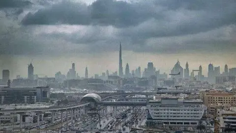 El cielo del centro de Dubai cubierto de nubes. (Fuente externa)