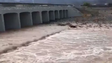Cauces de arroyos se han visto invadidos por grandes riadas. (@NCMS_media)