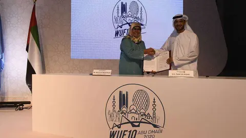 Firma del acuerdo para la organización del Foro Urbano Mundial en Abu Dhabi. (WAM)