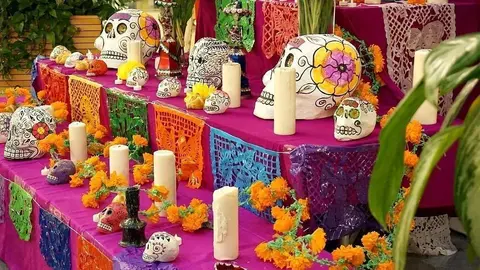 Detalle del Altar de Muertos instalado en la Universidad de la Sorbona de Abu Dhabi. (Marta del Olmo / EL CORREO)