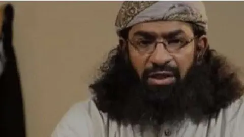 Captura de un vídeo de Youtube del líder de Al Qaeda en Yemen.