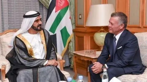 El gobernante de Dubai y el Rey de Jordania durante la reunión de este domingo.