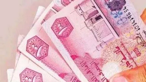 Billetes de dirhams de Emiratos Árabes. (Fuente externa)