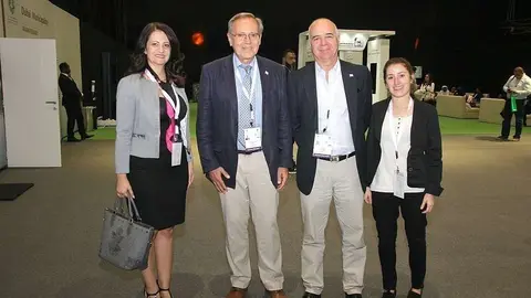 De izquier a derecha, la cónsul uruguya en Emiratos Árabes, Bárbara Eldbeissy; Jorge Rucks, Walter Regueiro y María Gracia Delgado. (EL CORREO)