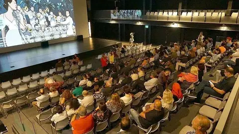 La sala de proyección del Centro Cultural Manarat al Saadiyat de Abu Dhabi antes del inicio de la película. (Marta del Olmo)