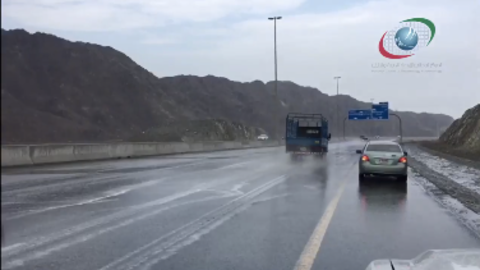 Lluvia en las carreteras de Emiratos esta semana. (NCMS)