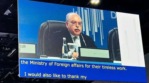 ingeniero uruguayo Mario Maniewicz, durante su intervención tras ser elegido en Dubai director de la Oficina de Radiocomunicaciones de la Unión Internacional de Telecomunicaciones. (EL CORREO)