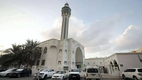 Mezquita de Al Rasool en el barrio Baharna de Abu Dhabi. (Chris Whiteoak / The National)