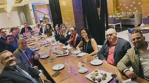 Imagen de la despedida a Faihan Alfayez, embajador de Colombia en EAU, y a su esposa por los representantes del GRULAC en Emiratos Árabes. (Cedida)