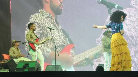 Concha Bernal y su grupo entusiasmaron en Global Village. (EL CORREO)