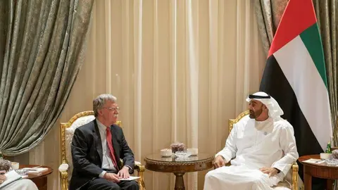 El asesor de Seguridad de EEUU y el príncipe heredero de Abu Dhabi.