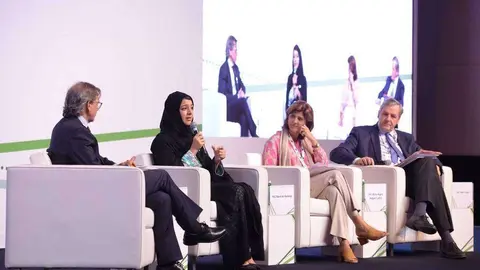 Bernardino León, director de EDA junto a la ministra de EAU y con Ángela Holguín ex ministra de Exteriores de Colombia.