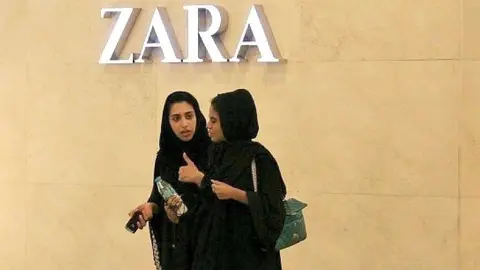 Tienda de Zara en el Mall of the Emirates de Dubai. (EL CORREO)