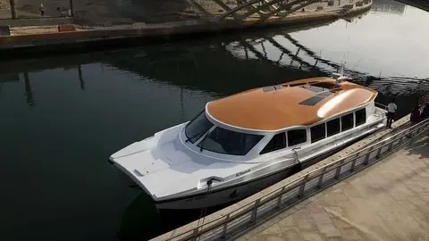 Uno de los barcos de alta velocidad de Jalboot para hacer cruceros en Abu Dhabi (The National).