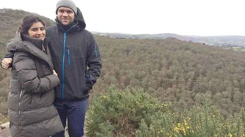El condenado Matthew Hedges junto a su esposa. (Twitter)