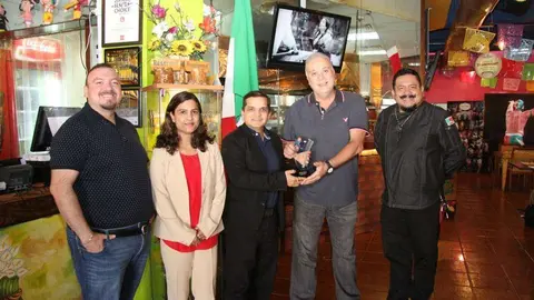 Juan Manuel Cadavieco, Vandana Bhatt, Raj Bhatt, Jorge de Anda y Ernesto Cab. (ELCORREO)
