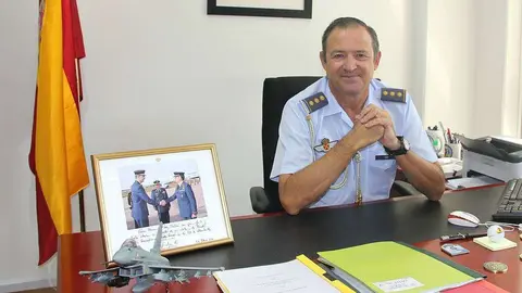 El coronel Fernando Goy Martín, en su despacho de la Agregaduría de Defensa, situado en la Embajada de España en Abu Dhabi. (EL CORREO)