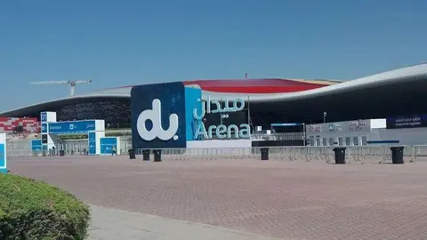 Una imagen de las puertas del Du Arena poco antes del concierto de este viernes. (EL CORREO)