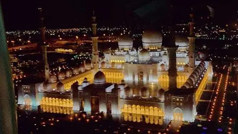 La modelo tomó esta foto de la Gran Mezquita desde el avión que la llevó a Abu Dhabi.