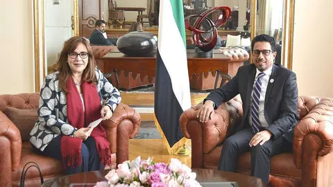 Encuentro entre el embajador de EAU y la presidenta del Movimiento de Regeneración Nacional mexicano. (WAM)