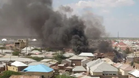 El centro religioso del controvertido clérigo Abdiweli, tras sufrir la explosión. (@Rooble2009)