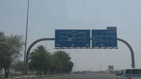 La autopista E-11 a su paso por Abu Dhabi. (EL CORREO)