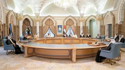 Los gobernantes de los siete emiratos de EAU, durante el Consejo Supremo Federal. (WAM)