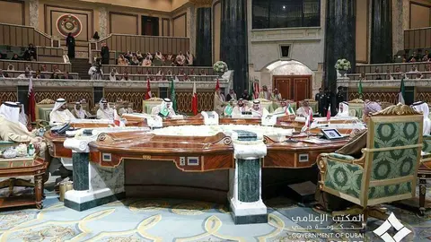 Un momento de una cumbre del Consejo de Cooperación del Golfo que se desarrolla en Riad.(@DXBMediaOffice)