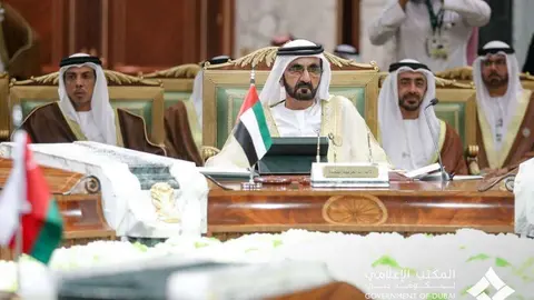 El jeque Mohammed Bin Rashid Al Maktoum, vicepresidente y primer ministro de Emiratos Árabes Unidos (EAU) y gobernante de Dubai, en la cumbre del Consejo de Cooperación del Golfo que se desarrolla en Riad.(@DXBMediaOffice)