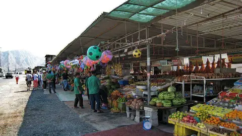 El mercadillo de la ciudad de Masafi entre los emiratos de Ras Al Khaimah y Fujairah.