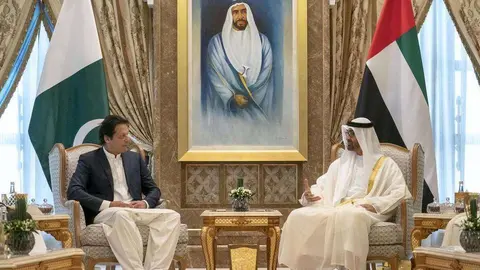 El primer ministro pakistaní se reunió con el príncipe heredero de Abu Dhabi en noviembre de 2018.